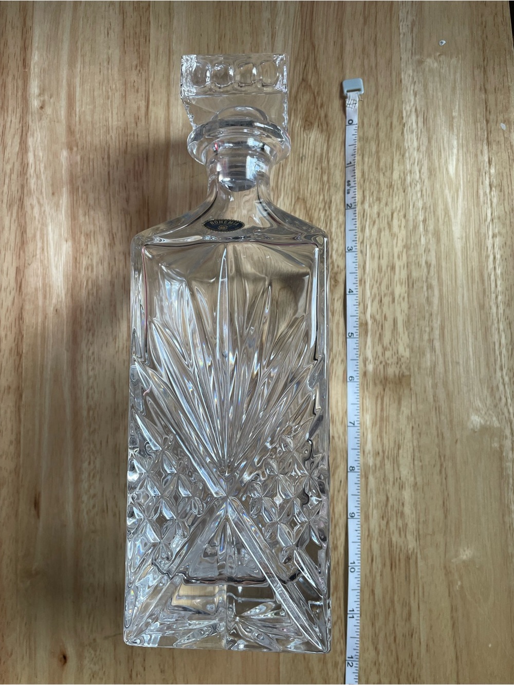 Crystal Decanter with Cut Glass Pattern - Clear